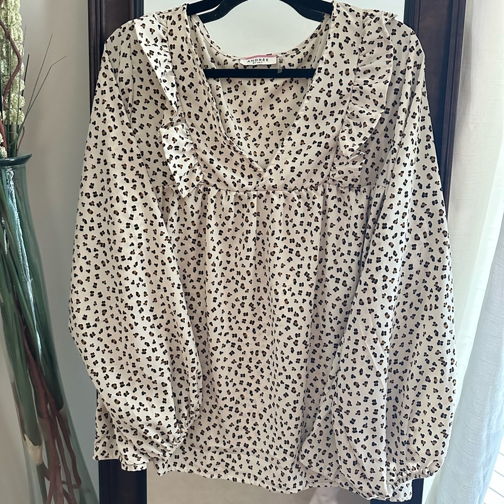 Women's Beige and Black Patterned Top